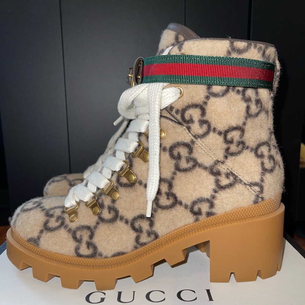 GUCCI Lace- up Wool Trip Boots Beige/ Black SZ 37.5 (US WOMENS 8)